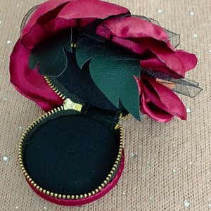 Bordó rózsás érmetárca - táska & tok - pénztárca & más tok - aprópénztartó - Meska.hu