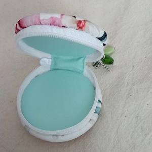 Tavaszi virágos érmetárca - táska & tok - pénztárca & más tok - aprópénztartó - Meska.hu