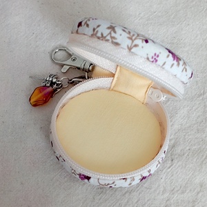 Apró virágos érmetárca - táska & tok - pénztárca & más tok - aprópénztartó - Meska.hu