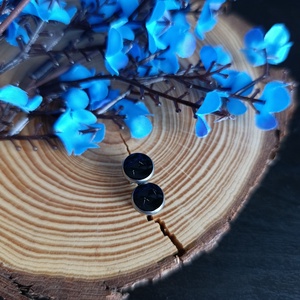 Rejtett csillagos fekete fülbevaló  - ékszer - fülbevaló - pötty fülbevaló - Meska.hu