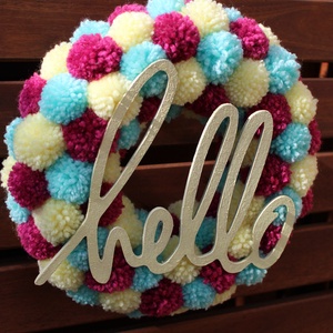 hello pompon koszorú - lila, sárga, kék - otthon & életmód - dekoráció - ajtó- és ablak dekoráció - ajtódísz & kopogtató - Meska.hu