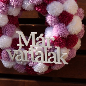 Már vártalak pompon koszorú - lila, fehér - otthon & életmód - dekoráció - ajtó- és ablak dekoráció - ajtódísz & kopogtató - Meska.hu