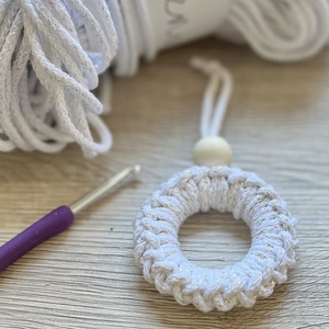 Horgolt karácsonyfadíszek csillogó fonalból, Karácsony, Karácsonyi lakásdekoráció, Karácsonyfadíszek, Horgolás, MESKA