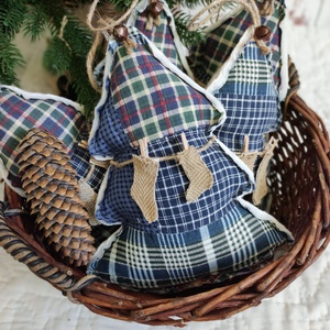 Kockás fenyőfa dekor, Karácsony, Karácsonyi lakásdekoráció, Karácsonyi ajtódíszek, Varrás, MESKA