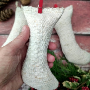 Fehér mikulás zokni füzér - karácsony - karácsonyi lakásdekoráció - karácsonyi girland, boa - Meska.hu
