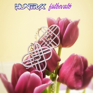 HUNTRIX fülbevaló, Ékszer, Fülbevaló, Lógó fülbevaló, Mindenmás, A híres Huntrix fülbevalója megérkezett.
Csillogó Galaxy lila színben. :)
4,5 cm széles-magas. :), MESKA