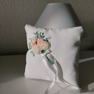 GyűrűpárnaHímzett csokor - esküvő - kiegészítők - gyűrűtartó & gyűrűpárna - Meska.hu