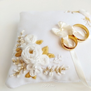 Gyűrűpárna Fehér virágok - Meska.hu