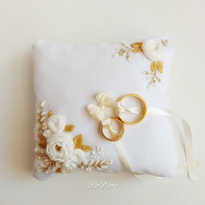 Gyűrűpárna Fehér virágok - esküvő - kiegészítők - gyűrűtartó & gyűrűpárna - Meska.hu