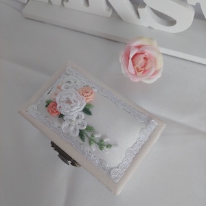 Esküvői gyűrű tartó dobozka, Esküvő, Kiegészítők, Gyűrűtartó & Gyűrűpárna, Hímzés, Festett tárgyak, MESKA