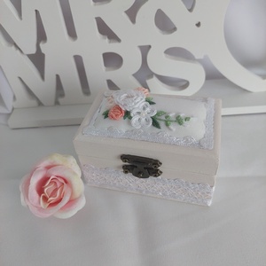Esküvői gyűrű tartó dobozka - esküvő - kiegészítők - gyűrűtartó & gyűrűpárna - Meska.hu
