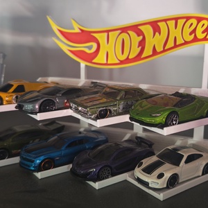 Hotwheels tartó 8db kisautó , Otthon & Életmód, Dekoráció, Asztal és polc dekoráció, Asztaldísz, Mindenmás, Szobrászat, MESKA