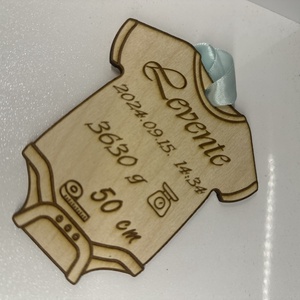 Emlékőrző body-ra ,- fából , születési emlékdísz - kellékek & szerszámok - dekorációs kellékek - egyéb kellékek - Meska.hu