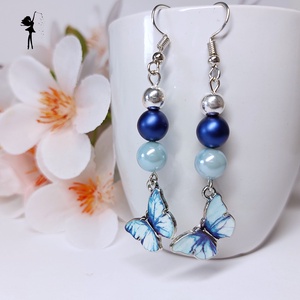 Tűzzománc pillangós fülbevaló világos és sötétkék swarovski gyönggyel - ékszer - fülbevaló - lógó fülbevaló - Meska.hu