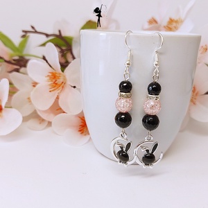 Fekete nyuszi tűzzománc medálos fülbevaló achátból, roppantott üveggyöngyből, strasszokkal - ékszer - fülbevaló - lógó fülbevaló - Meska.hu