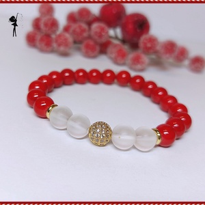 Csendes éj aranyban I. ásványkarkötő piros jádéból, matt hegyikristályból, arany cirkónia gyönggyel - Meska.hu