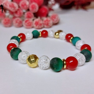 Rénszarvas medálos ásványkarkötő ünnepi köntösben - ékszer - karkötő - karkötő medállal - Meska.hu