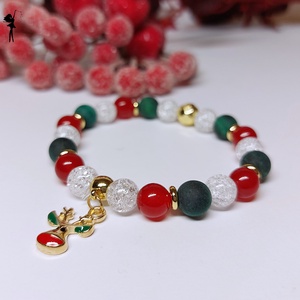 Rénszarvas medálos ásványkarkötő ünnepi köntösben - Meska.hu