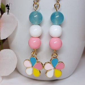 Tarka virág medálos, vidám tavaszi fülbevaló, fém virág medállal - ékszer - fülbevaló - lógó fülbevaló - Meska.hu