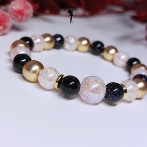 Ünnepi téli karkötő roppantott aurakvarcokból, csillogó kék homokkőből, arany hematittal, Ékszer, Karkötő, Gyöngyös karkötő, Ékszerkészítés, Gyöngyfűzés, gyöngyhímzés, MESKA