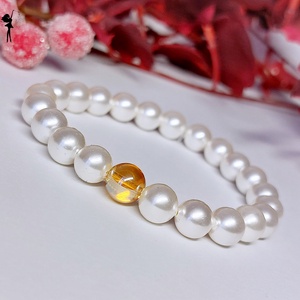 Ünnepi téli karkötő fehér tekla gyöngyből, aurakvarccal, Ékszer, Karkötő, Gyöngyös karkötő, Ékszerkészítés, Gyöngyfűzés, gyöngyhímzés, MESKA