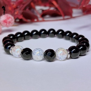 Ünnepi téli karkötő fekete achátokból, aurakvarccal - ékszer - karkötő - gyöngyös karkötő - Meska.hu