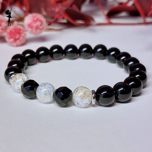 Ünnepi téli karkötő fekete achátokból, aurakvarccal - ékszer - karkötő - gyöngyös karkötő - Meska.hu