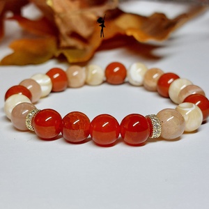 Melengető narancs őszi ásványkarkötő karneollal, kagylógyönggyel, holdkővel - ékszer - karkötő - ásványkarkötő - Meska.hu