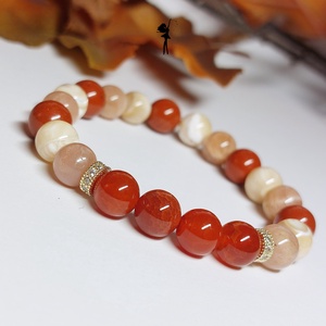 Melengető narancs őszi ásványkarkötő karneollal, kagylógyönggyel, holdkővel - ékszer - karkötő - ásványkarkötő - Meska.hu