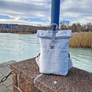 RE'A dizájn Ashy-gray olltop hátizsák  S/M közötti méret, Táska & Tok, Hátizsák, Roll top hátizsák, Varrás, MESKA