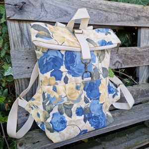 RE'A dizájn Blue Roses rolltop hátizsák  S méret - táska & tok - hátizsák - roll top hátizsák - Meska.hu