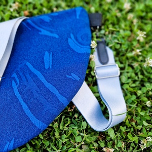RE'A dizájn Royal Blue banán crossbody táska - táska & tok - kézitáska & válltáska - vállon átvethető táska - Meska.hu