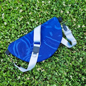 RE'A dizájn Royal Blue banán crossbody táska - Meska.hu