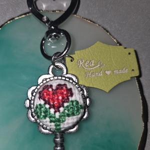 Szivecskés kulcstartó - táska & tok - kulcstartó & táskadísz - kulcstartó - Meska.hu