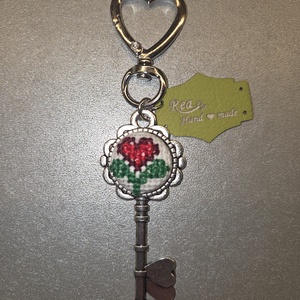 Szivecskés kulcstartó - táska & tok - kulcstartó & táskadísz - kulcstartó - Meska.hu