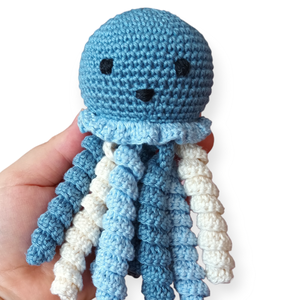 Amigurumi kis polip-fiús - játék & sport - plüssállat & játékfigura - polip - Meska.hu