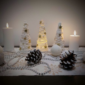 Fehér karácsonyfa - karácsonyi dekoráció, Karácsony, Karácsonyi lakásdekoráció, Ünnepi asztaldekoráció, Mindenmás, MESKA