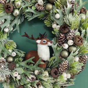 Zöld karácsonyi ajtódísz szarvassal - karácsony - adventi díszek - adventi ajtódísz - Meska.hu