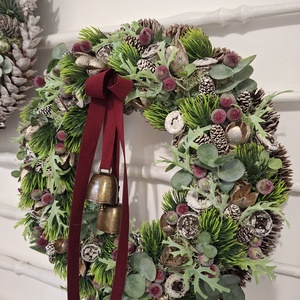 Bordó karácsonyi ajtódísz harangokkal - karácsony - adventi díszek - adventi ajtódísz - Meska.hu