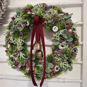 Bordó karácsonyi ajtódísz harangokkal - karácsony - adventi díszek - adventi ajtódísz - Meska.hu