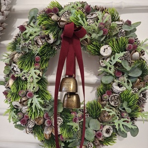 Bordó karácsonyi ajtódísz harangokkal - Meska.hu