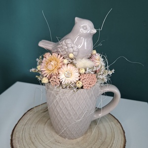 Bögrés szárazvirágos asztaldísz madárkával - otthon & életmód - virágdekoráció - virágdíszek - asztali virágdísz - Meska.hu