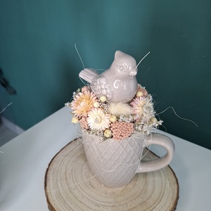 Bögrés szárazvirágos asztaldísz madárkával - otthon & életmód - virágdekoráció - virágdíszek - asztali virágdísz - Meska.hu