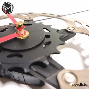recyclock MES-046 - falióra újrahasznosított kerékpár alkatrészekből - féktárcsa - otthon & életmód - dekoráció - fali és függő dekoráció - falióra & óra - Meska.hu