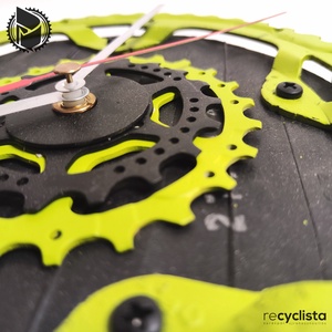 recyclock MES-053 - falióra újrahasznosított kerékpár alkatrészekből - méregzöld - otthon & életmód - dekoráció - fali és függő dekoráció - falióra & óra - Meska.hu