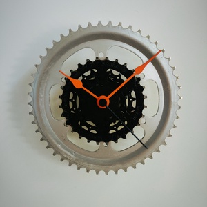 recyclock MES-017 - falióra újrahasznosított kerékpár alkatrészekből , Otthon & Életmód, Dekoráció, Fali és függő dekoráció, Falióra & óra, Újrahasznosított alapanyagból készült termékek, Ötvös, MESKA