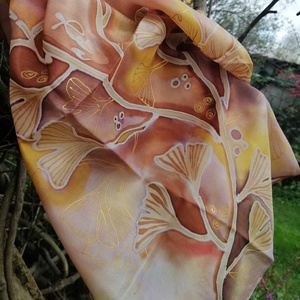 Kézi festésű valódi hernyóselyem kendő-Gingkó levelek - ruha & divat - sál, sapka, kendő - kendő - Meska.hu Kézi festésű valódi hernyóselyem kendő-Gingkó levelek - ruha & divat - sál, sapka, kendő - kendő - Meska.hu