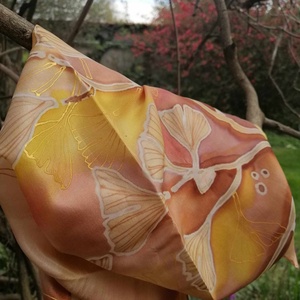 Kézi festésű valódi hernyóselyem kendő-Gingkó levelek - ruha & divat - sál, sapka, kendő - kendő - Meska.hu Kézi festésű valódi hernyóselyem kendő-Gingkó levelek - ruha & divat - sál, sapka, kendő - kendő - Meska.hu