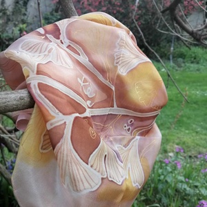 Kézi festésű valódi hernyóselyem kendő-Gingkó levelek - ruha & divat - sál, sapka, kendő - kendő - Meska.hu Kézi festésű valódi hernyóselyem kendő-Gingkó levelek - ruha & divat - sál, sapka, kendő - kendő - Meska.hu