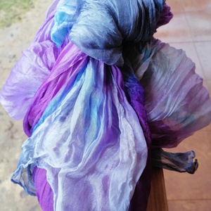 Gyűrt,batikolt valódi selyemsál -Lila,kék árnyalatokkal - ruha & divat - sál, sapka, kendő - kendő - Meska.hu